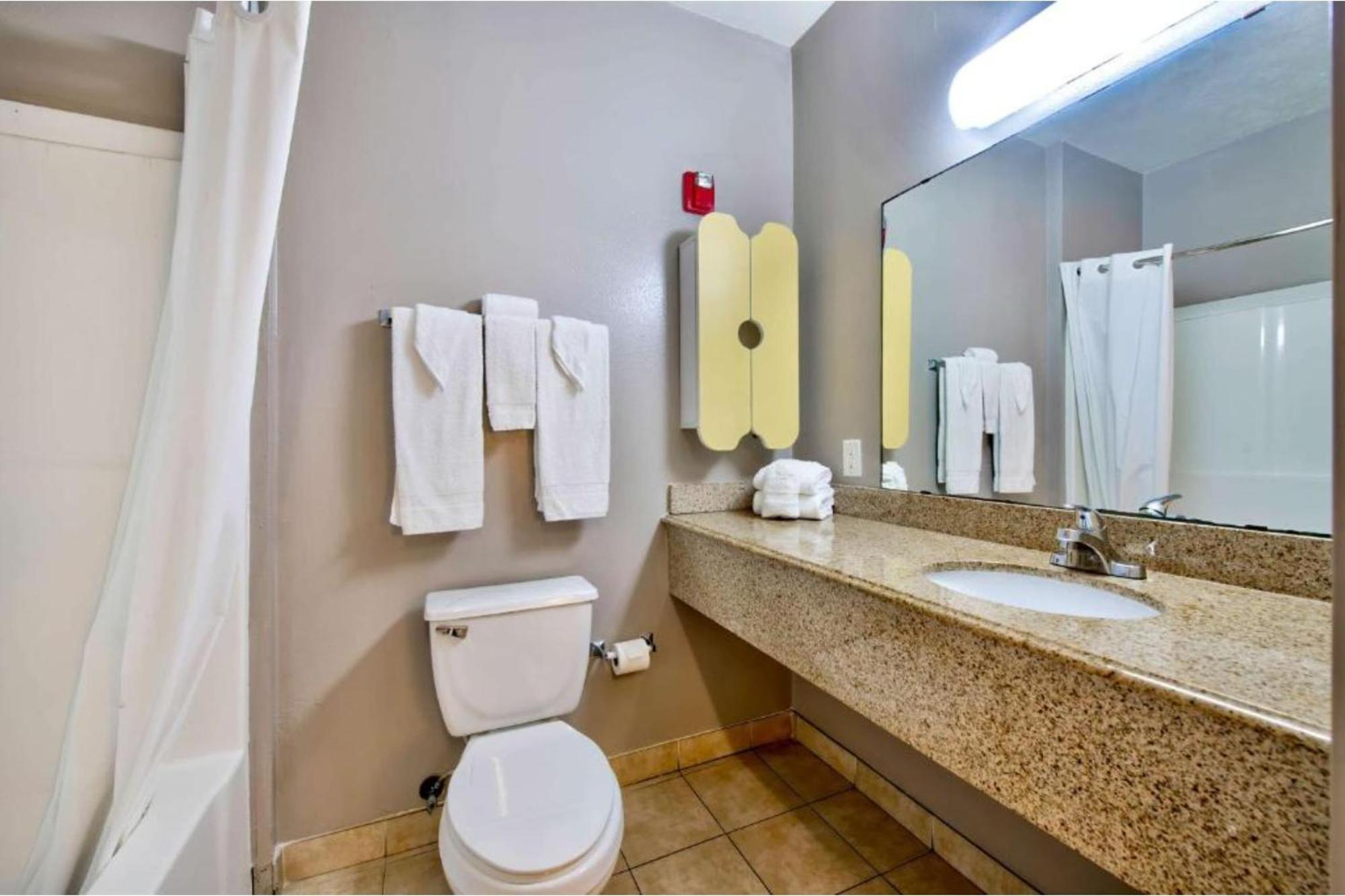 فندق Oyo Townhouse Beaumont Medical Center Area المظهر الخارجي الصورة