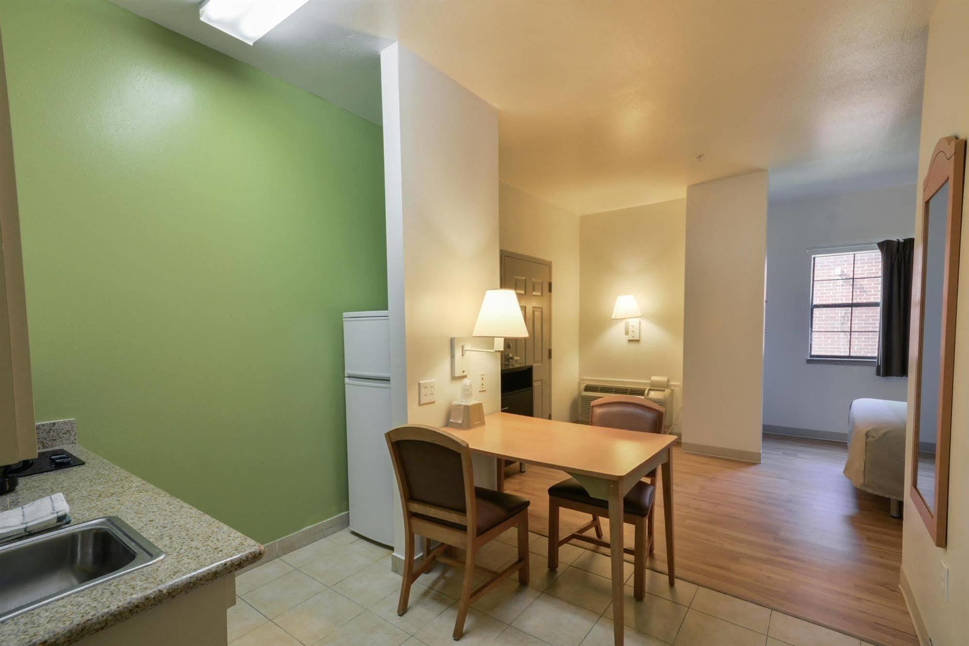 فندق Oyo Townhouse Beaumont Medical Center Area المظهر الخارجي الصورة
